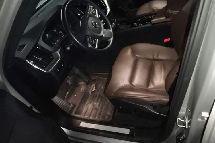 Used Volvo XC60 2021 T5 4x4 Smart Luxury Edition Left Front Seat