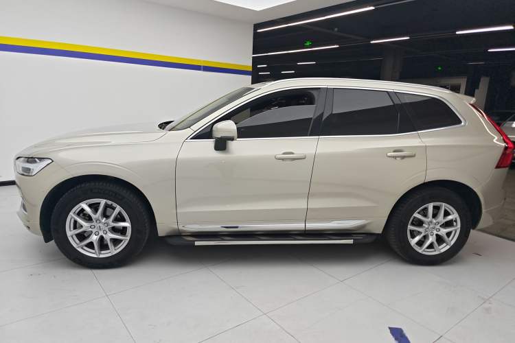 Used Volvo XC60 2021 T5 4x4 Smart Luxury Edition Left Side