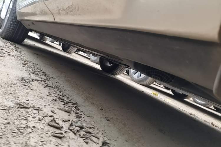 Used Volvo XC60 2021 T5 4x4 Smart Luxury Edition Left Side Sill