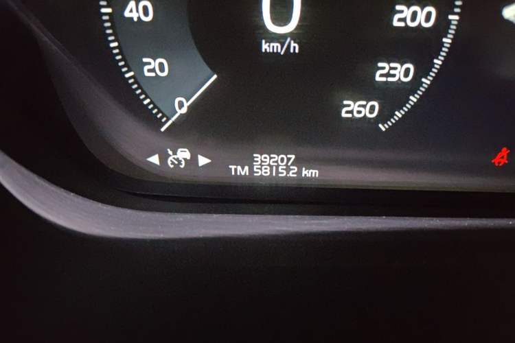 Used Volvo XC60 2021 T5 4x4 Smart Luxury Edition Odometer Close Up