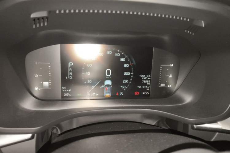 Used Volvo XC60 2021 T5 4x4 Smart Luxury Edition Odometer Close Up
