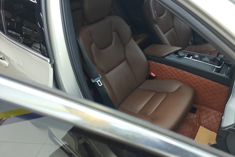 Used Volvo XC60 2021 T5 4x4 Smart Luxury Edition Right Front Seat