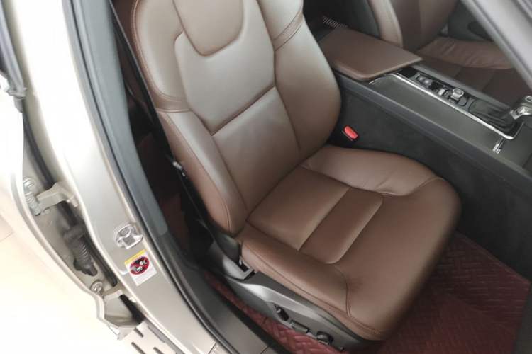 Used Volvo XC60 2021 T5 4x4 Smart Luxury Edition Right Front Seat