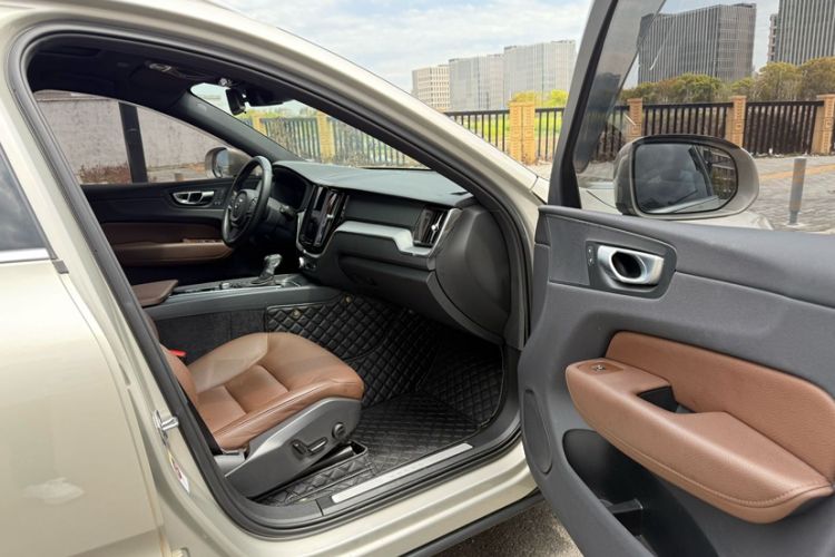 Used Volvo XC60 2021 T5 4x4 Smart Luxury Edition Right Front Seat