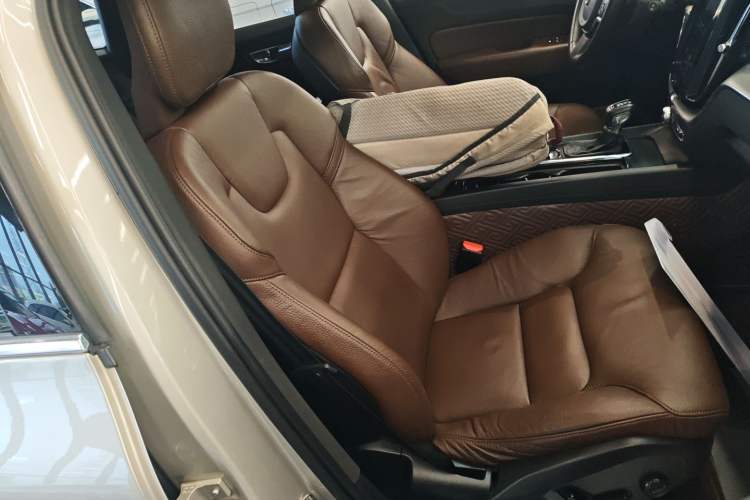 Used Volvo XC60 2021 T5 4x4 Smart Luxury Edition Right Front Seat