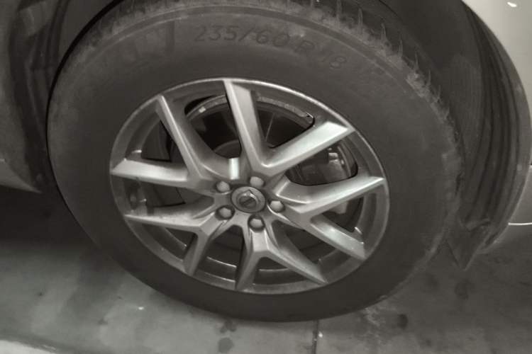 Used Volvo XC60 2021 T5 4x4 Smart Luxury Edition Right Front Wheel Hub
