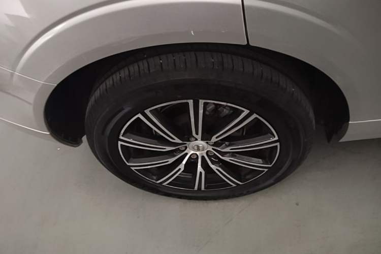 Used Volvo XC60 2021 T5 4x4 Smart Luxury Edition Right Rear Wheel Hub