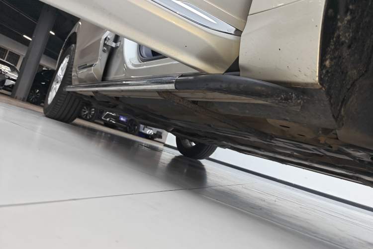 Used Volvo XC60 2021 T5 4x4 Smart Luxury Edition Right Side Sill