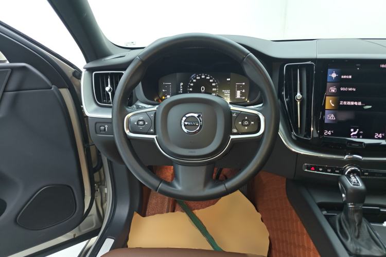 Used Volvo XC60 2021 T5 4x4 Smart Luxury Edition Steering Wheel