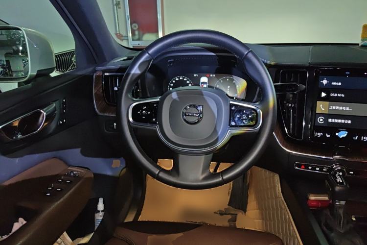 Used Volvo XC60 2021 T5 4x4 Smart Luxury Edition Steering Wheel