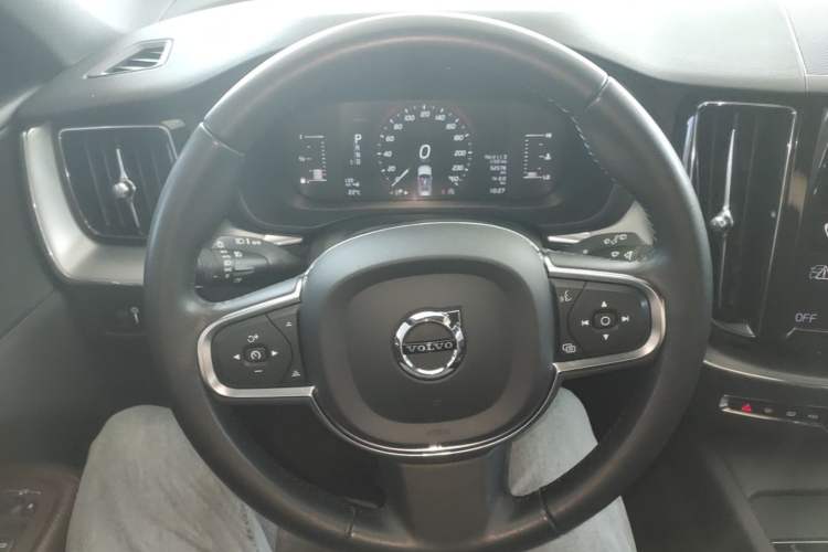 Used Volvo XC60 2021 T5 4x4 Smart Luxury Edition Steering Wheel