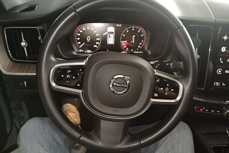 Used Volvo XC60 2021 T5 4x4 Smart Luxury Edition Steering Wheel