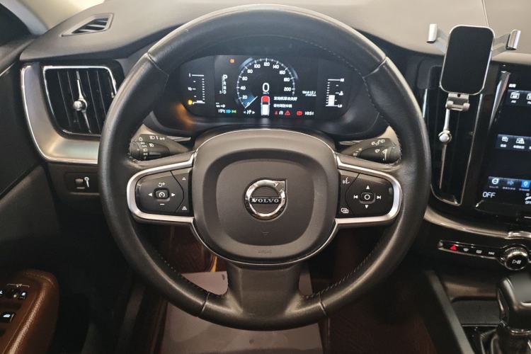 Used Volvo XC60 2021 T5 4x4 Smart Luxury Edition Steering Wheel