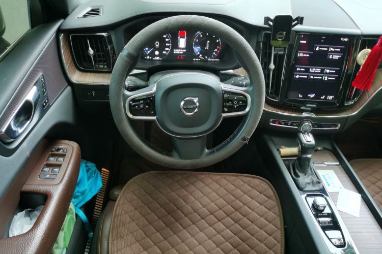 Used Volvo XC60 2021 T5 4x4 Smart Luxury Edition Steering Wheel