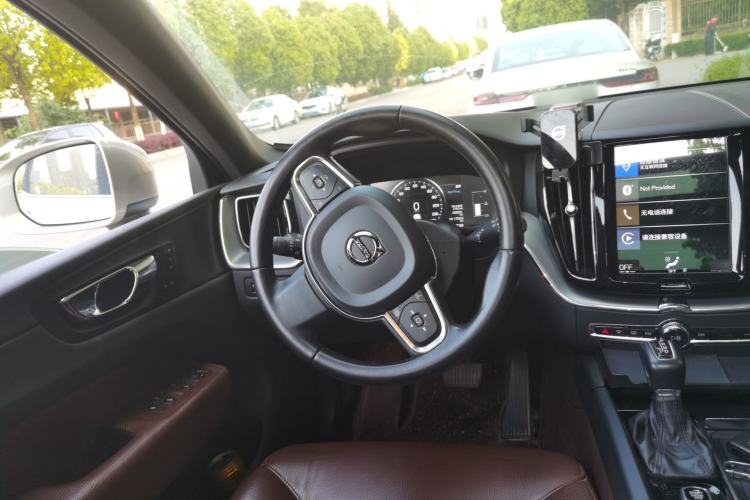 Used Volvo XC60 2021 T5 4x4 Smart Luxury Edition Steering Wheel
