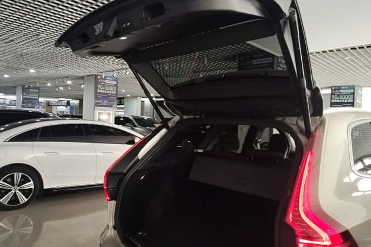 Used Volvo XC60 2021 T5 4x4 Smart Luxury Edition Trunk