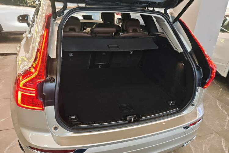 Used Volvo XC60 2021 T5 4x4 Smart Luxury Edition Trunk