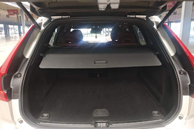 Used Volvo XC60 2021 T5 4x4 Smart Luxury Edition Trunk