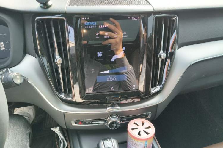 Used Volvo XC60 2021 T5 4x4 Smart Luxury Edition Audio And AC Panel