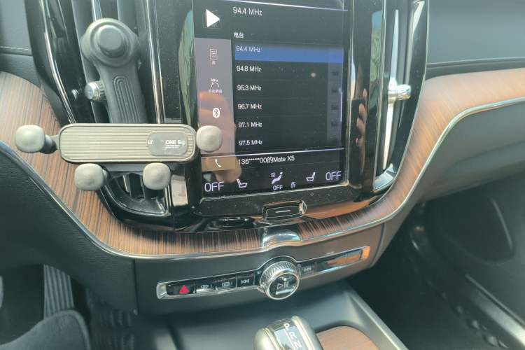Used Volvo XC60 2021 T5 4x4 Smart Luxury Edition Audio And AC Panel