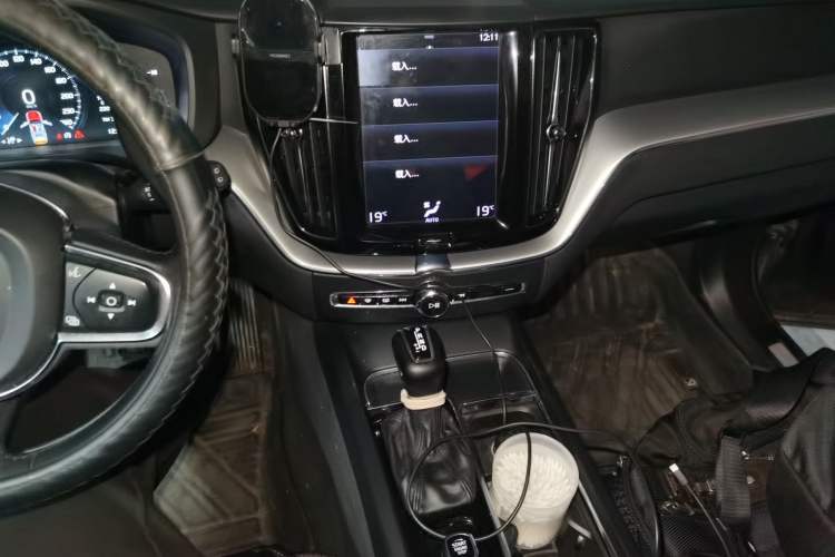 Used Volvo XC60 2021 T5 4x4 Smart Luxury Edition Audio And AC Panel