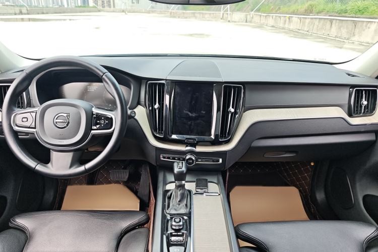 Used Volvo XC60 2021 T5 4x4 Smart Luxury Edition Audio And AC Panel