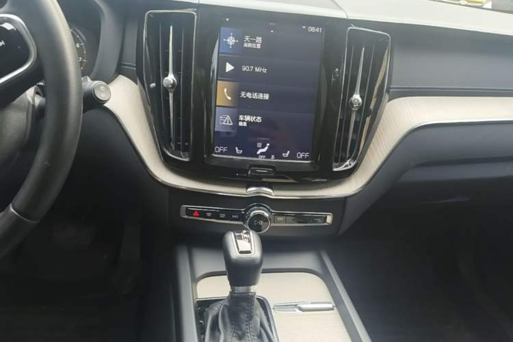 Used Volvo XC60 2021 T5 4x4 Smart Luxury Edition Audio And AC Panel