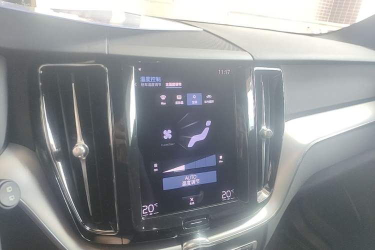 Used Volvo XC60 2021 T5 4x4 Smart Luxury Edition Audio And AC Panel