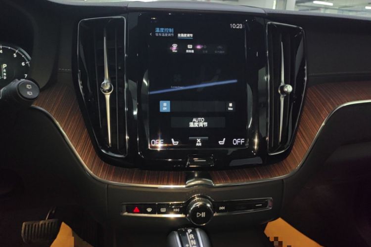Used Volvo XC60 2021 T5 4x4 Smart Luxury Edition Audio And AC Panel