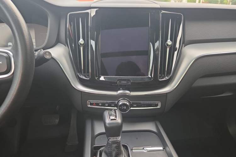 Used Volvo XC60 2021 T5 4x4 Smart Luxury Edition Audio And AC Panel