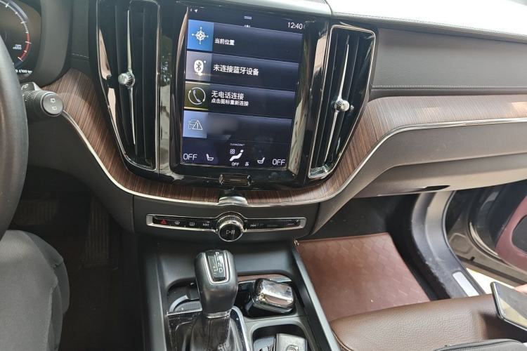 Used Volvo XC60 2021 T5 4x4 Smart Luxury Edition Audio And AC Panel