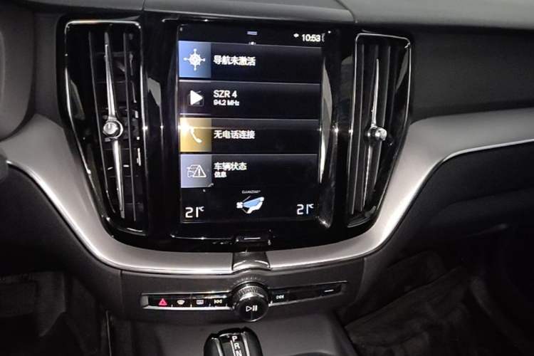 Used Volvo XC60 2021 T5 4x4 Smart Luxury Edition Audio And AC Panel