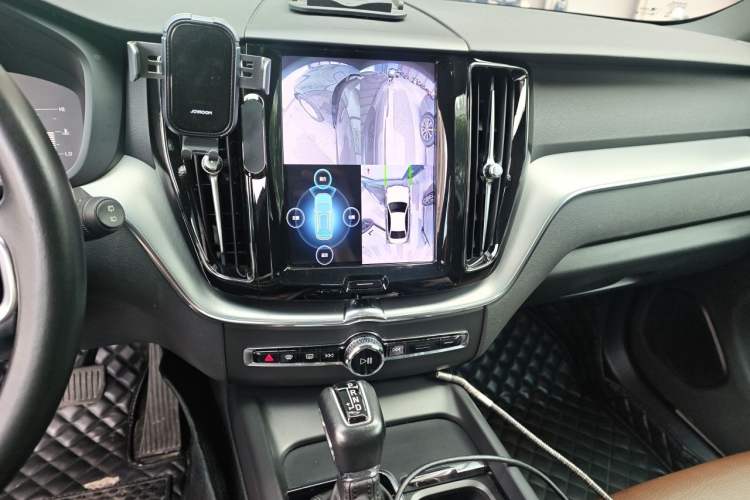 Used Volvo XC60 2021 T5 4x4 Smart Luxury Edition Audio And AC Panel