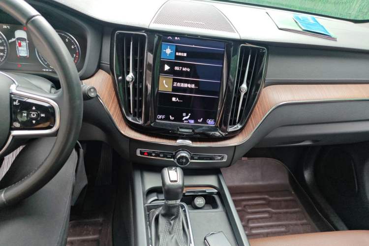 Used Volvo XC60 2021 T5 4x4 Zhiya Luxury Edition Audio And AC Panel