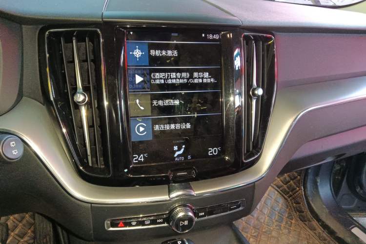 Used Volvo XC60 2021 T5 4x4 Smart Luxury Edition Audio And AC Panel