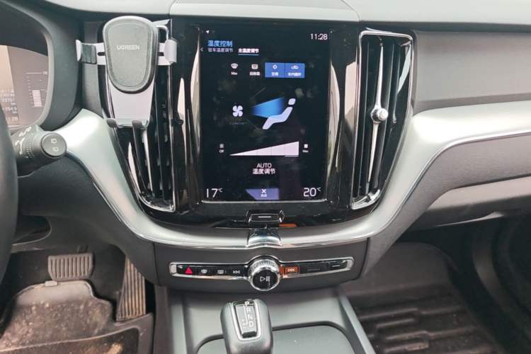 Used Volvo XC60 2021 T5 4x4 Smart Luxury Edition Audio And AC Panel