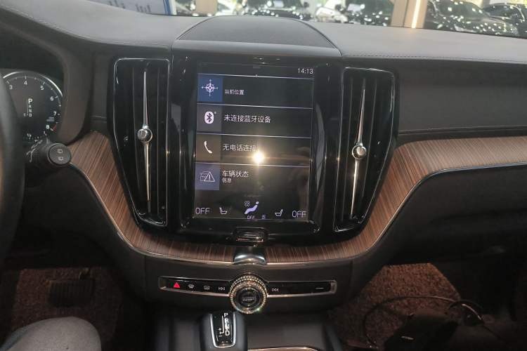 Used Volvo XC60 2021 T5 4x4 Smart Luxury Edition Audio And AC Panel