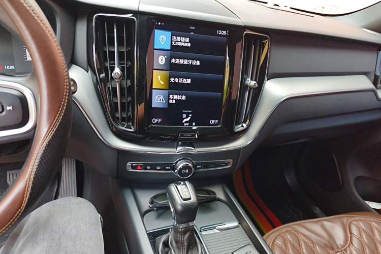 Used Volvo XC60 2021 T5 4x4 Smart Luxury Edition Audio And AC Panel