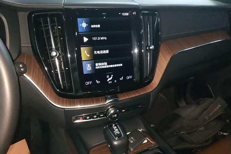 Used Volvo XC60 2021 T5 4x4 Zhiya Luxury Edition Audio And AC Panel