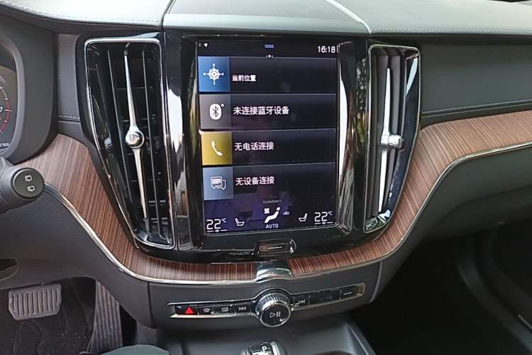 Used Volvo XC60 2021 T5 4x4 Smart Luxury Edition Audio And AC Panel