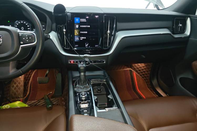 Used Volvo XC60 2021 T5 4x4 Smart Luxury Edition Audio And AC Panel