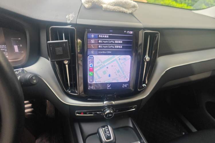 Used Volvo XC60 2021 T5 4x4 Smart Luxury Edition Audio And AC Panel