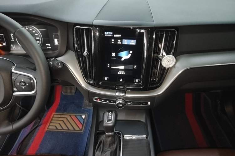 Used Volvo XC60 2021 T5 4x4 Smart Luxury Edition Audio And AC Panel