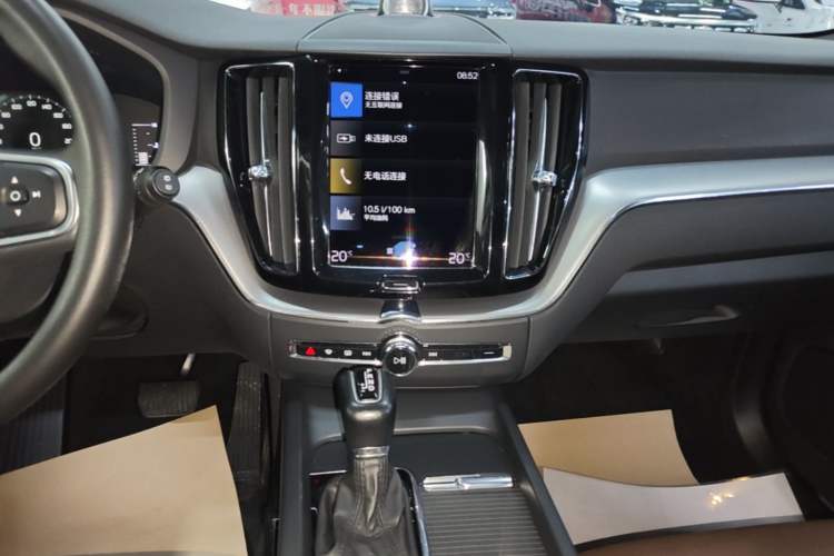 Used Volvo XC60 2021 T5 4x4 Smart Luxury Edition Audio And AC Panel
