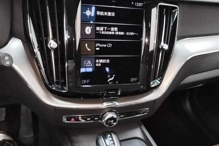 Used Volvo XC60 2021 T5 4x4 Smart Luxury Edition Audio And AC Panel