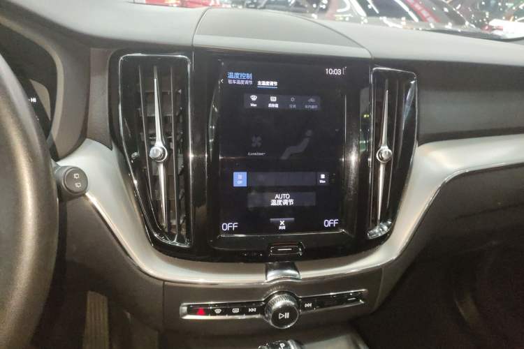 Used Volvo XC60 2021 T5 4x4 Smart Luxury Edition Audio And AC Panel