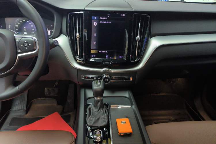 Used Volvo XC60 2021 T5 4x4 Smart Luxury Edition Audio And AC Panel