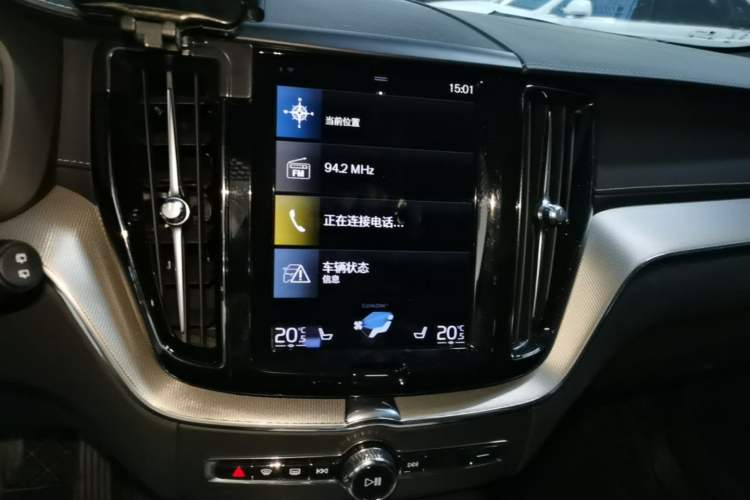 Used Volvo XC60 2021 T5 4x4 Smart Luxury Edition Audio And AC Panel