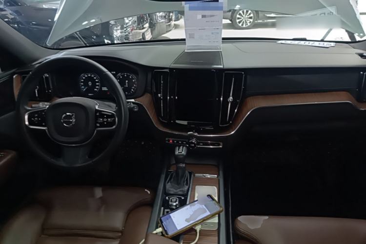 Used Volvo XC60 2021 T5 4x4 Zhiya Luxury Edition Center Console