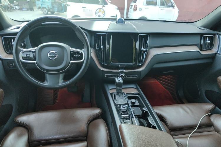 Used Volvo XC60 2021 T5 4x4 Smart Luxury Edition Center Console